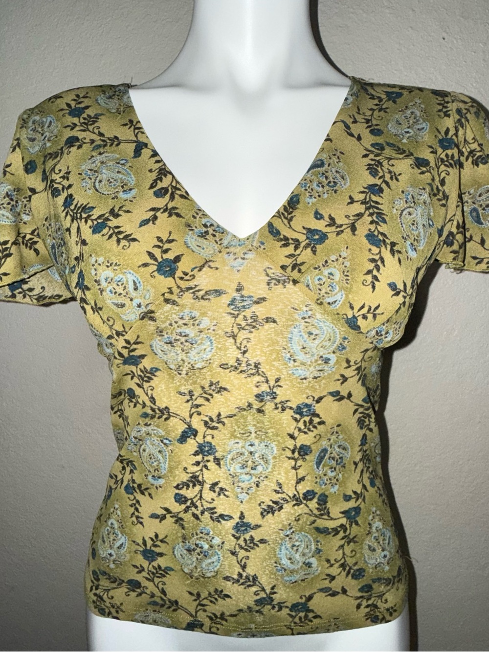 Vintage 90s Women’s V-Neck Floral Print Top in